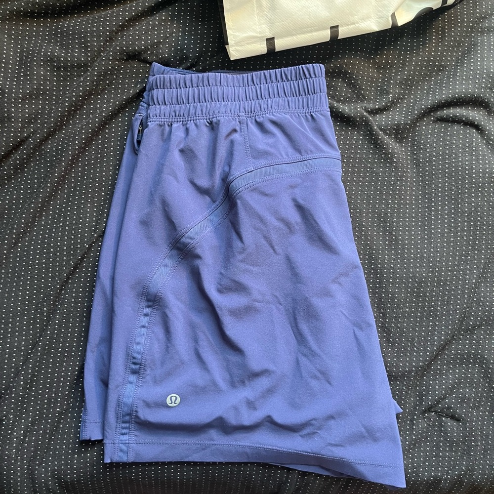 lululemon athletica Men's Blue Athletic Shorts 5 inch inseem